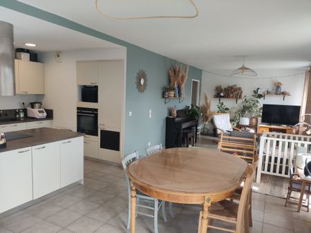 Location Appartement 4 pièces 105m² LYON 3ème - Photo 2