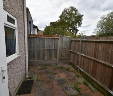 2 bedroom semi-detached house to rent - Photo 3