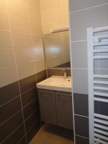 Location Appartement 3 pièces 63m² CHAUVIGNY 86300 - Photo 5