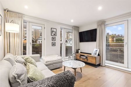 SHORT LET. A beautifully presented two-bedroom flat with outdoor living across two floors. - Photo 2