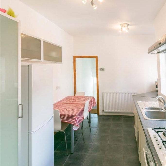 3 bedroom flat to rent - Photo 1