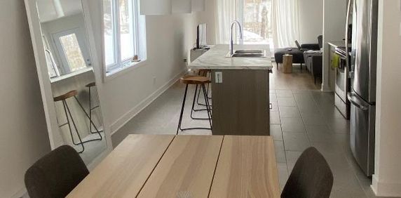 Grand 4 1/2 à l'étage - Photo 2