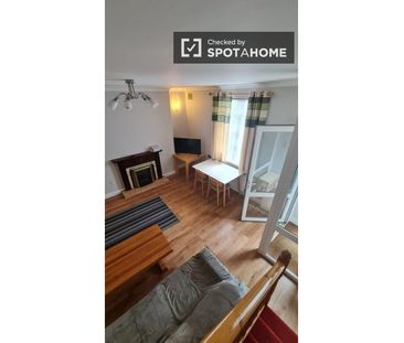 Room in shared apartment for rent in The Coombe, Dublin - Photo 3