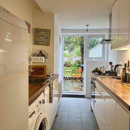 Room in a Shared Flat, Addiscombe Road, CR0 - Photo 3