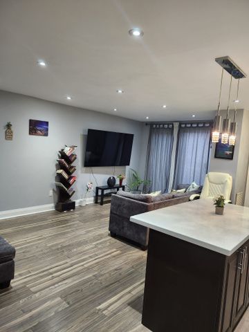 For Lease - 2095 Roche Court Unit# 112, Mississauga, Ontario - Photo 3