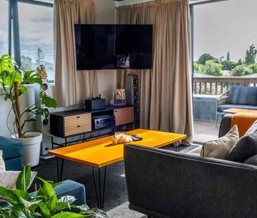 Modern 4BR Te Atatu Gem - AC & Garden! - Photo 2