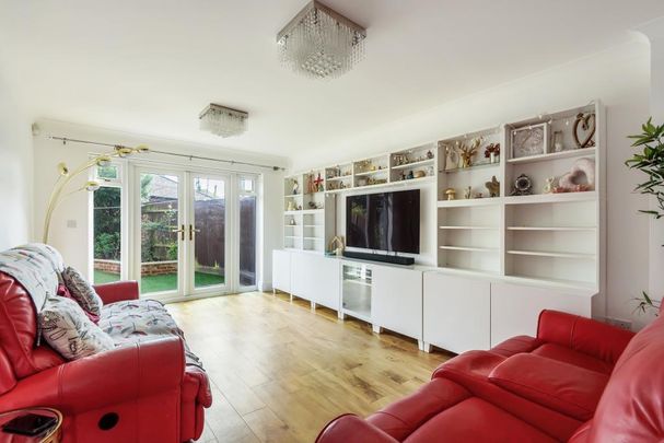 4 bedroom detached house to rent - Photo 1