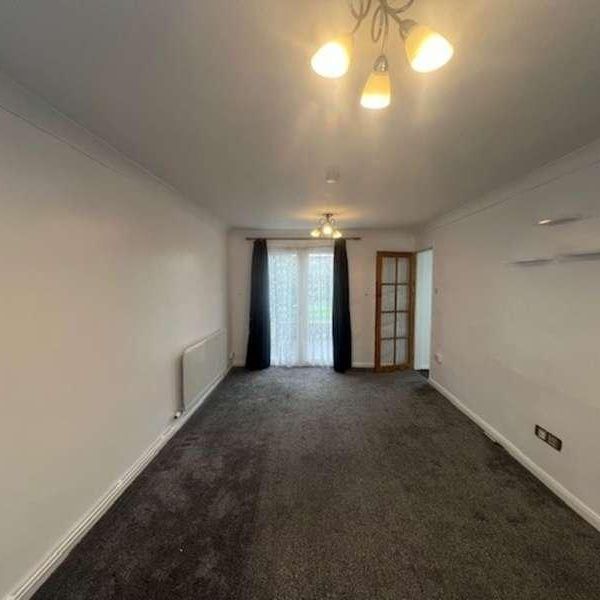 Upper Mealines, Harlow, Essex, CM18 - Photo 1