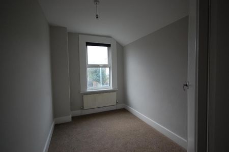 3 bedroom end of terrace house to rent - Photo 4