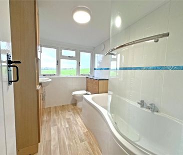 4 bedroom detached house to rent - Photo 3