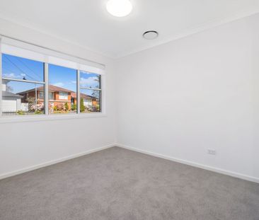 Modern Elegance Meets Spacious Living - Photo 4