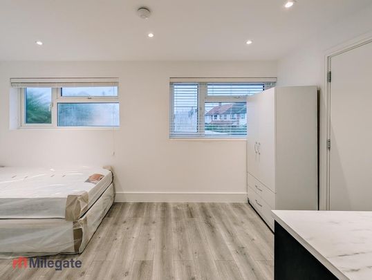 Studio to rent - Photo 1