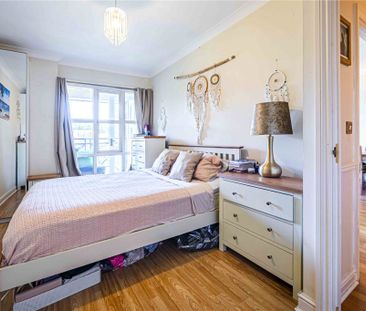 1 bed Upper Floor Flat for rent - Photo 3