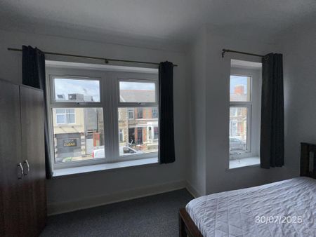 4 bedroom terraced house to rent - Photo 3