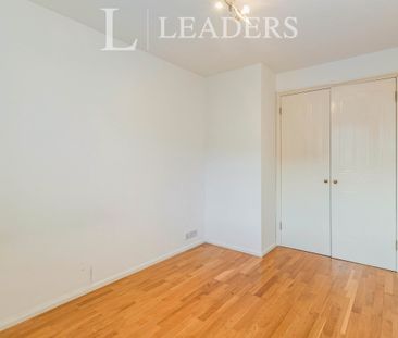 2 bedroom apartment to rent Sigrist Square, KT2 - Photo 4