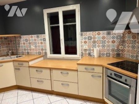 SAINT CLAIR SUR LES MONTS, maison de plain pied d'~85m² avec jardin, trois chambres et garage. - Photo 4