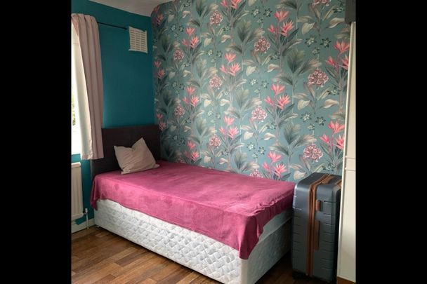 Greatdown Road, London, W7 - Photo 1