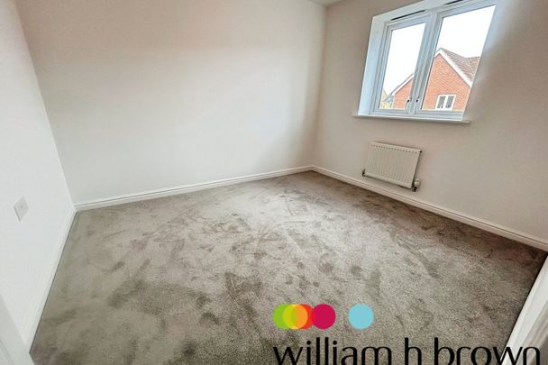 Redwing Close - Photo 1