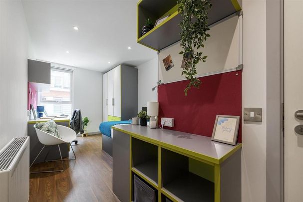 1 bedroom in a flat share to rent - Photo 1