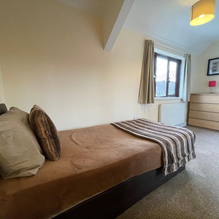 1 bedroom in a house share to rent - Photo 1