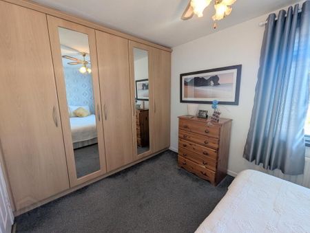 27 Carrickmannin Gardens, Bangor, BT19 1SX - Photo 4