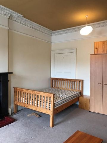 3 bedroom flat to rent - Photo 5
