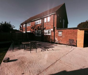 Newhouse Crescent, Watford - Photo 1