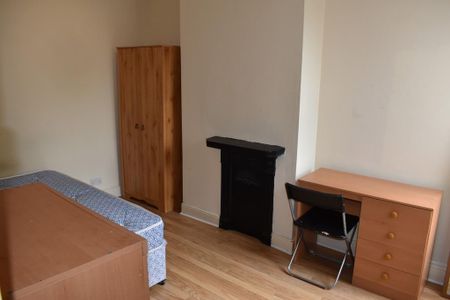 4 bedroom terraced house to rent - Photo 3