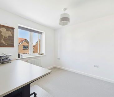 3 bedroom House in Quiller Avenue, Reading - Photo 6