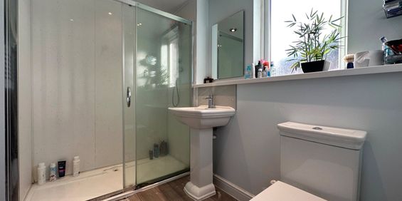 Lauradale, Berkshire Lauradale, Berkshire - Photo 3