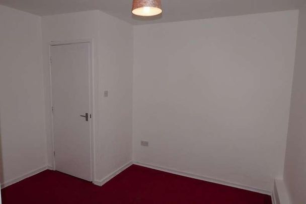 High Street, Romford, RM1 - Photo 1