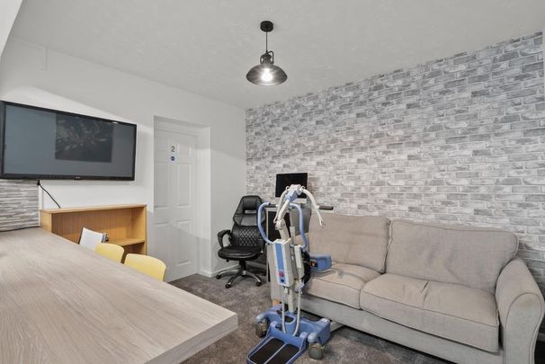 5 bedroom semi-detached house to rent - Photo 1