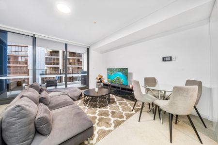 Beautiful Fully Furnished Luxury | Ultimate Convenience - Photo 5