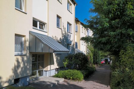 Ein Zuhause zum Ankommen: Großes Wohnzimmer u. Loggia mit Grünblick - Foto 2