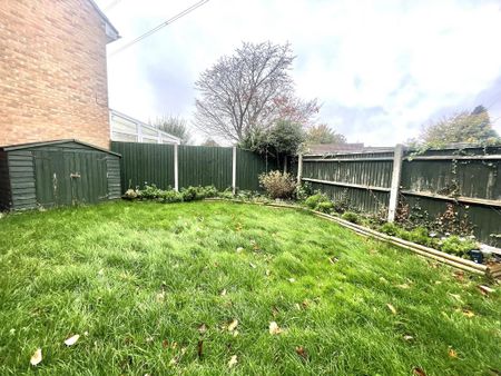 3 bedroom end of terrace house to rent - Photo 3