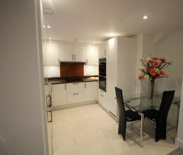 Flat to rent on - Photo 2
