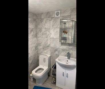 3 Bed Terraced House, Blenheim Road, RG1 - Photo 1