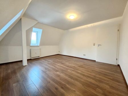 Neues Zuhause. Dachgeschosswohnung zum Einziehen und Wohlfühlen! - Photo 4