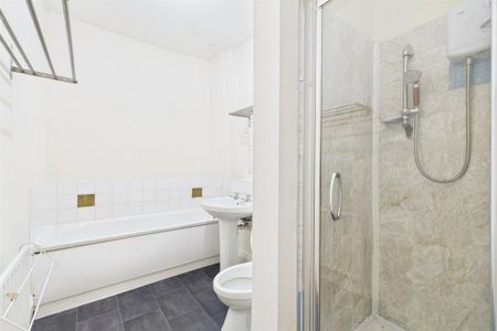 4 bedroom apartment to rent - Photo 5