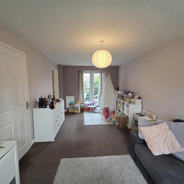 3 bedroom semi-detached house to rent - Photo 1