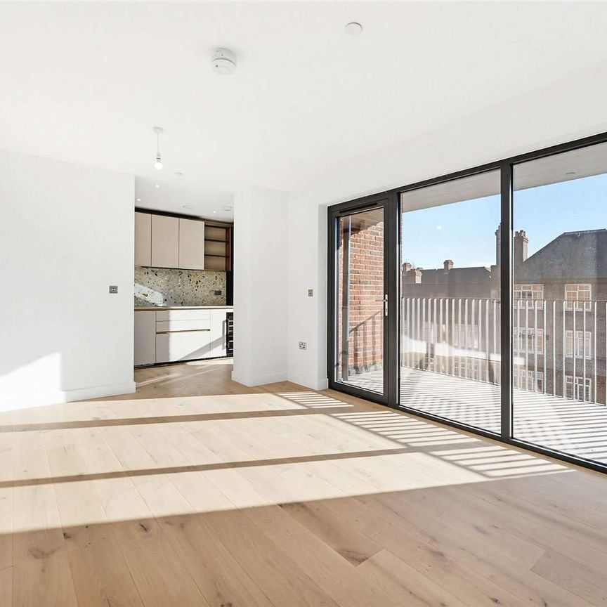 Brand new 2 bed apartment located in Nine Elms - Photo 1
