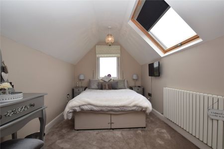 3 bed penthouse to rent in Holbeck Hill, Scarborough, YO11 - Photo 5