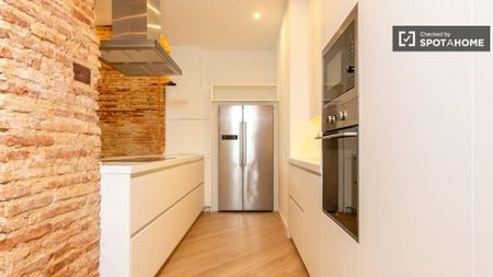 3 room luxury Flat for rent in Valencia - Photo 4