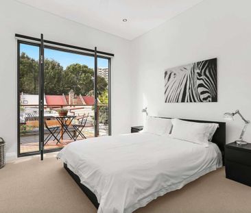 Redfern - Photo 2