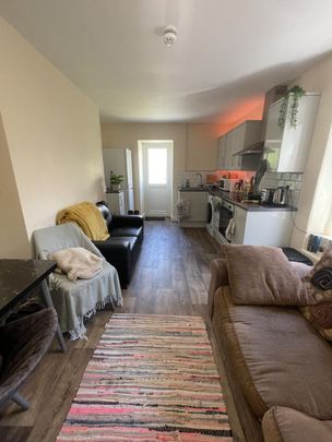 3 bedroom flat share to rent - Photo 1