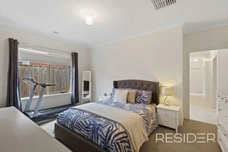 “MODERN FIVE BEDROOM HAVEN!” - Photo 2