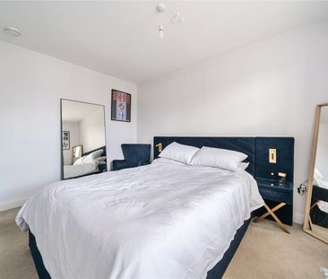 New Zealand Avenue, Walton-On-Thames, Surrey, KT12 - Photo 3