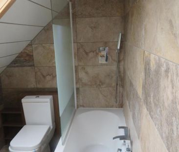 4 bedroom semi-detached house to rent - Photo 3