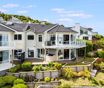 Contemporary Haven with Panoramic Water and City Skyline Views. - Photo 1