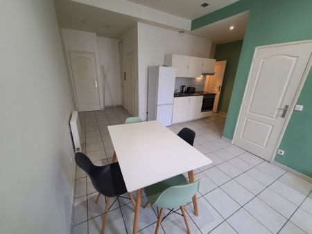 Location Appartement 2 pièces 40m² MARSEILLE 1er - Photo 4